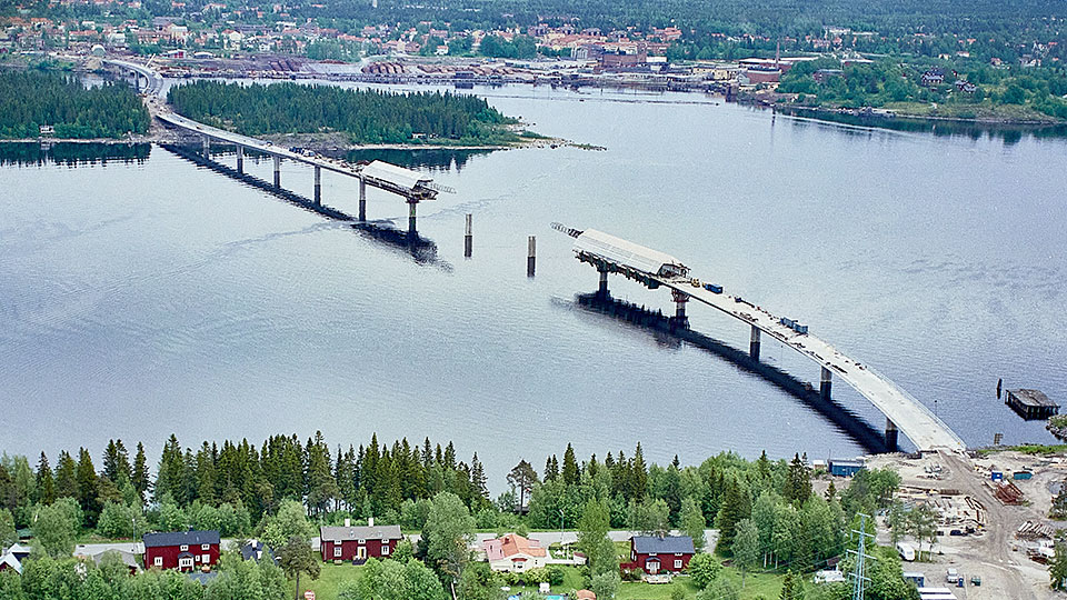 Flygfoto, Obbolabron byggs 1989.