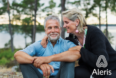 Man och kvinna i utemiljö