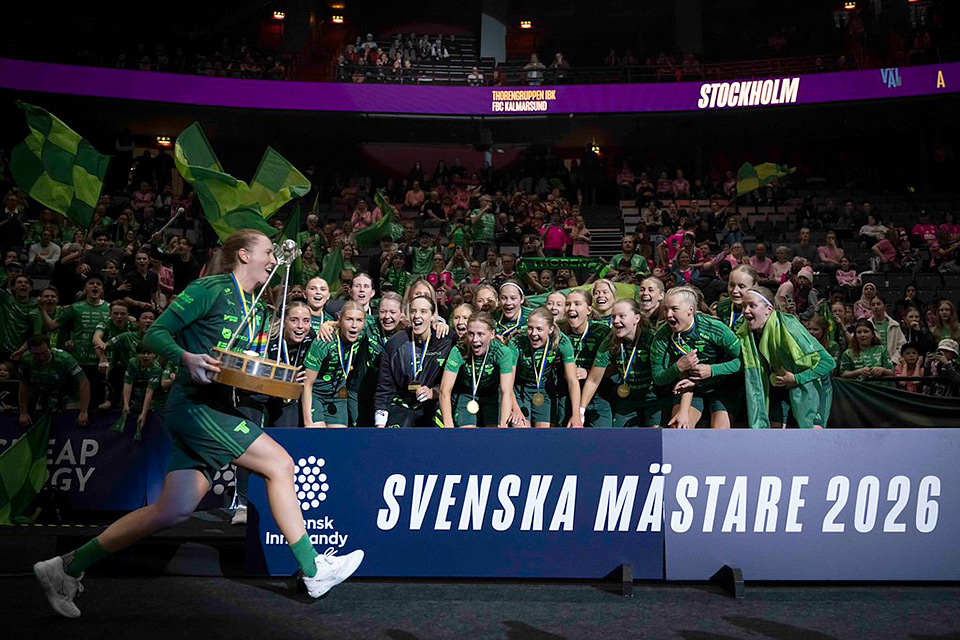 Thorengruppen firar efter SM-finalen då klubben tog ytterligare ett guld.