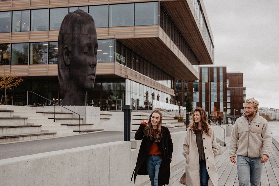 People walking in front of a public art piece Umeå.