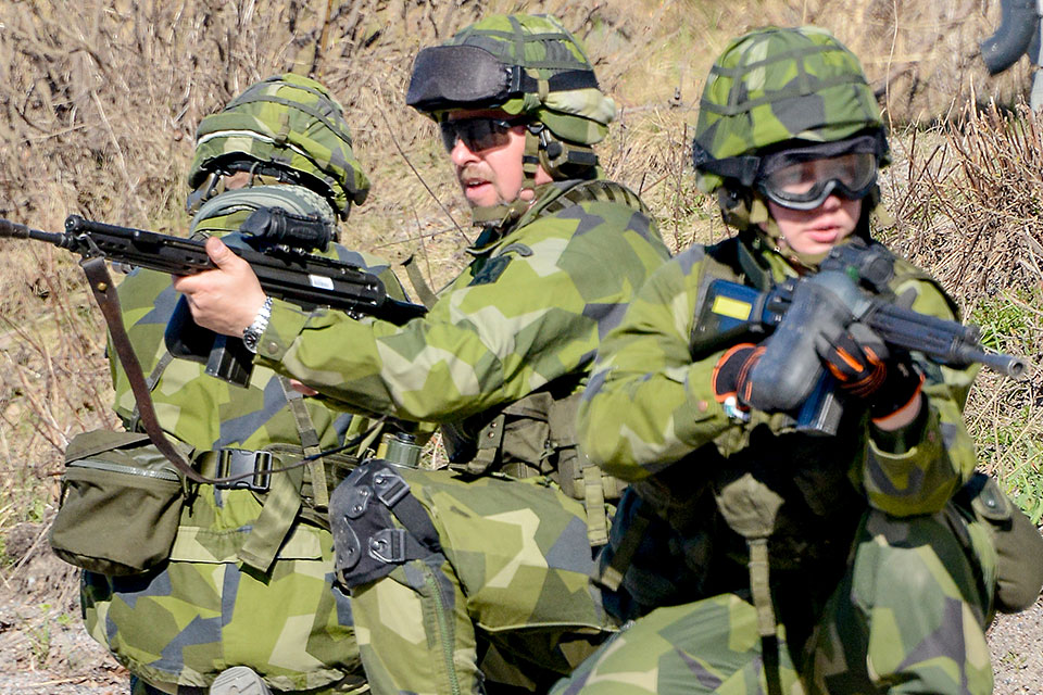 Militärer under övning