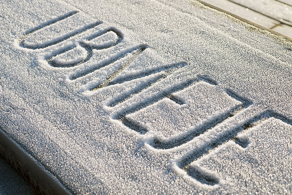 "Ubmeje" skrivet i snö