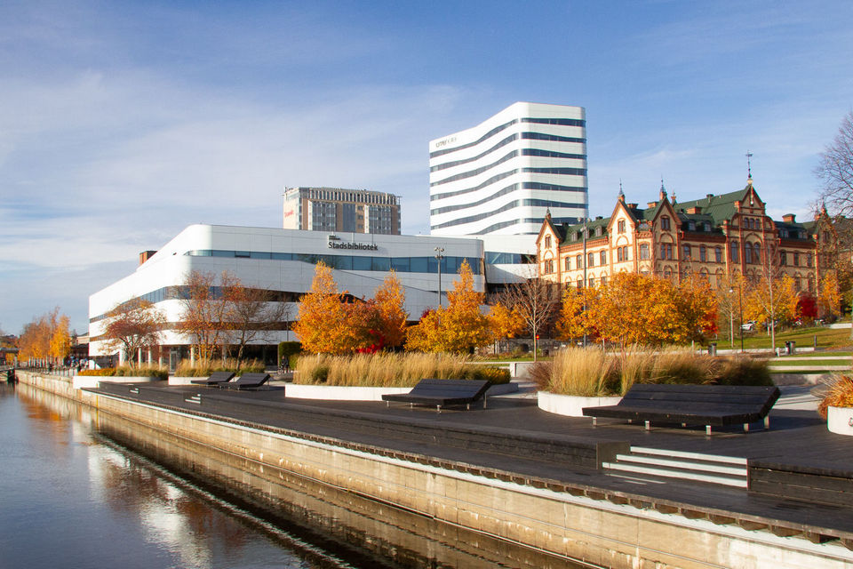Väven och Rådhusparken i höstfärger