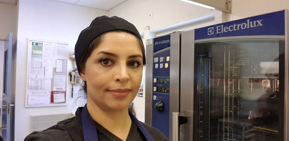 Mahsa Abolghasemi jobbar om kock på en förskola i Umeå kommun