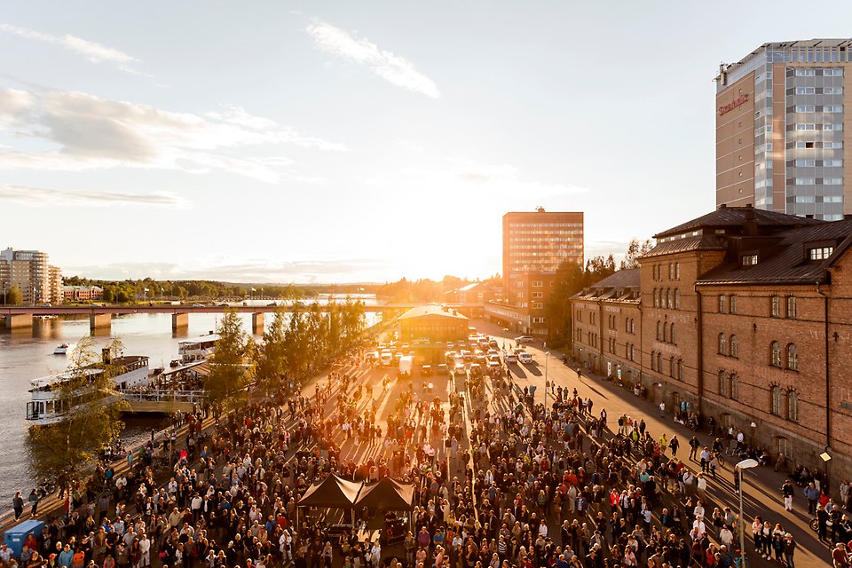 Festival på Skeppsbron i Umeå.