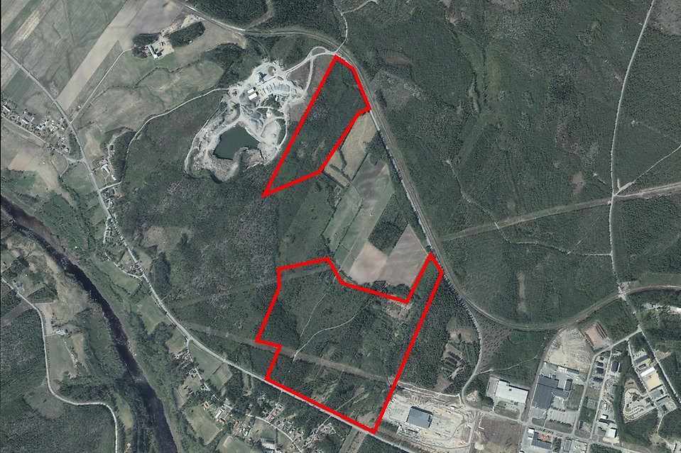 Flygfoto över Klockarbäcken med aktuellt markområde markerat.