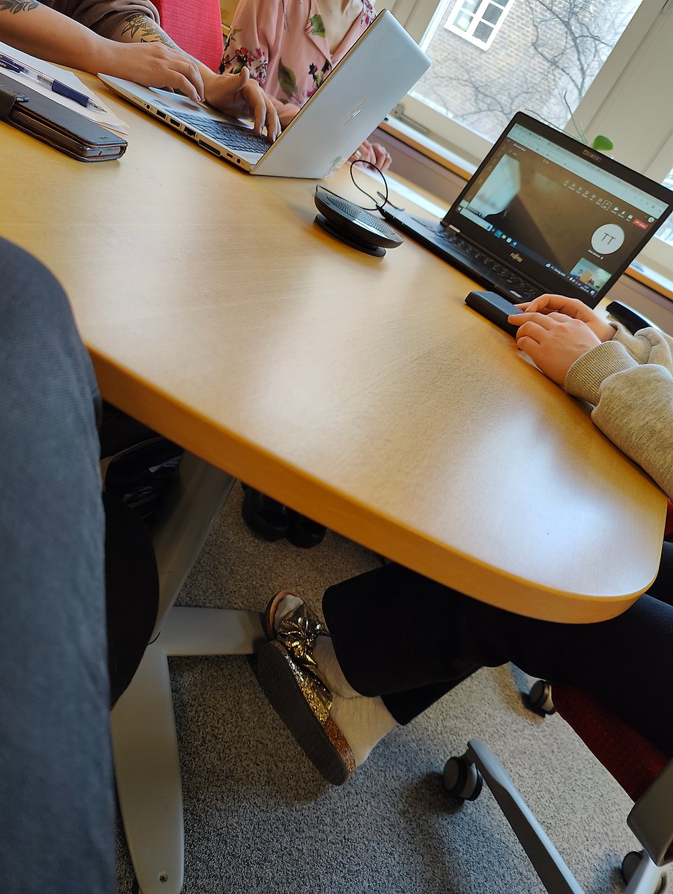 I ett pågående möte med kollegor