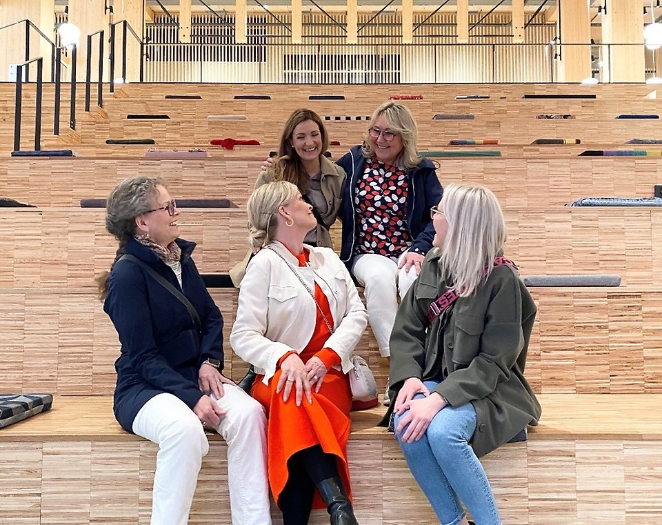 Bakre raden fr. vänster: Marléne Nilsson, HR partner, Maria Pontes, HR partner, Främre raden fr. vänster: Maria Fahlander, HR partner, Christina Ingmansson, HR chef och Clara Larsson, HR partner